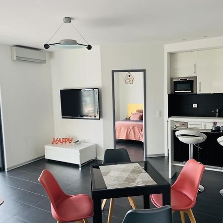 T2 Panoramic Seaview: Beachfront Comfort for Two Le Lavandou Exterior photo